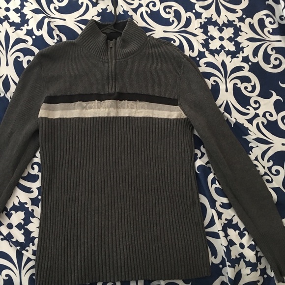✨ Calvin Klein Gray Pullover Sweater ✨ - Picture 2 of 4